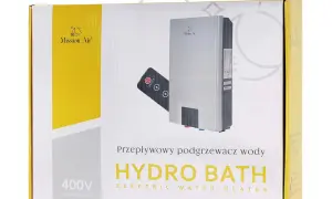Opakowanie przepływowego podgrzewacza wody 18kW Hydro Bath marki Mission Air. W zestawie pilot zdalnego sterowania.